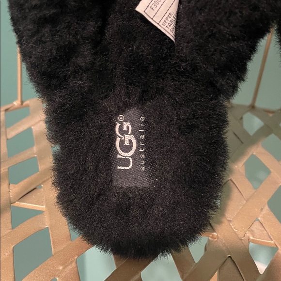 UGG Women's Flip Flop Slippers - Picture 6 of 10